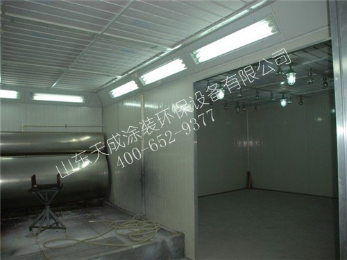 家具噴烤漆房內景